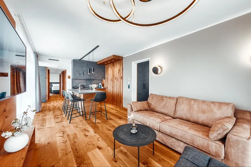 Wohnbereich der Penthouse Suite im Obermühle 4s Boutique Resort